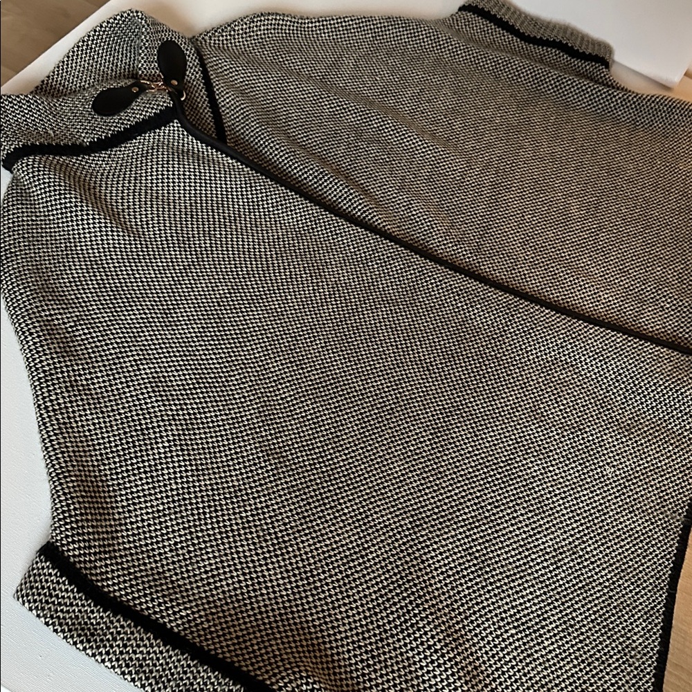 Anthropologie Monochrome Houndstooth Cape